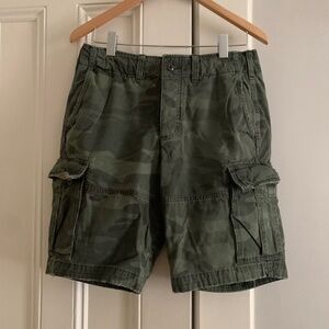 Men's Abercrombie & Fitch Green Camouflage Cargo shorts Size 29 9.5" inseam